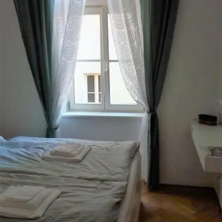 Uvoz Street 64 Apartment