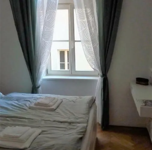 Uvoz Street 64 Apartament