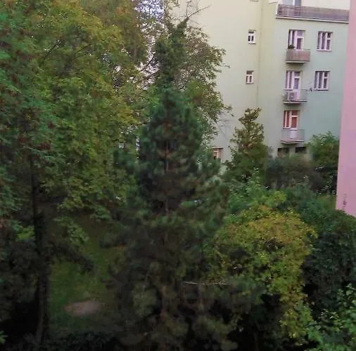 Apartament Uvoz Street 64 *